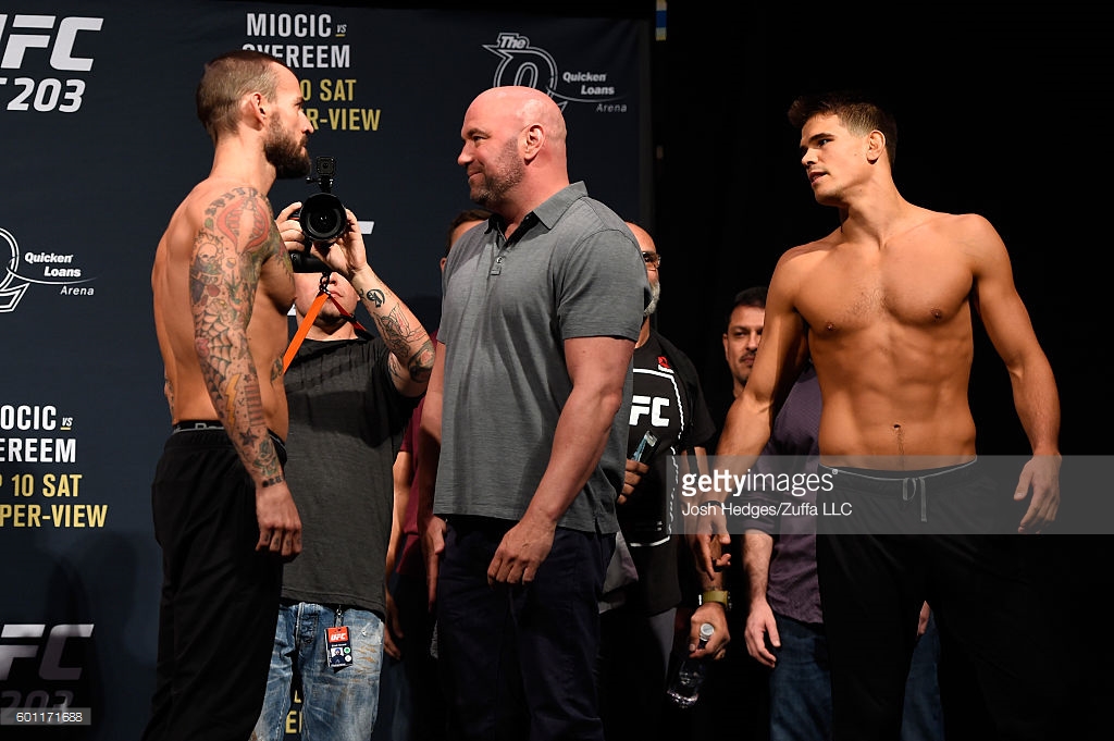 Weigh-in face-off
